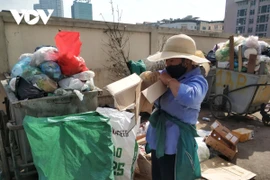 Để mang tiền về cho con, nhiều lao động ngậm ngùi đón Tết xa quê