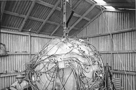 Không phải Nhật Bản, quả bom nguyên tử đầu tiên kích nổ ở đâu?