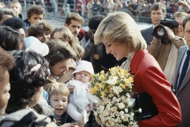 Những đồn đoán về tình nhân bí mật của Công nương Diana