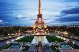 Hé lộ bí mật về tháp Eiffel nổi tiếng thế giới 