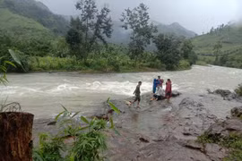 34 du khách TP HCM và người dẫn đường mất liên lạc trên núi Khánh Hòa