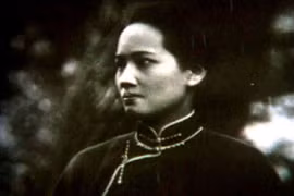 Cả đời mạnh mẽ, Tống Khánh Linh đổ lệ 3 lần vì người đàn ông này