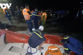 Lật thuyền trên sông Mã, 3 người mất tích