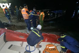 Lật thuyền trên sông Mã, 3 người mất tích