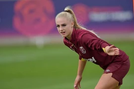 Ngất ngây trước nhan sắc của cầu thủ quyến rũ nhất châu Âu 