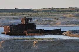 Hồ nước khổng lồ biến thành sa mạc trẻ nhất hành tinh