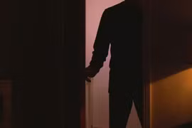 Phát hiện đường hầm bí mật, chủ nhà nhận 'bão' cảnh báo