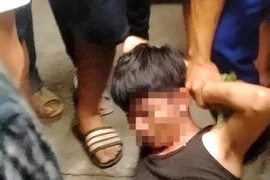 Thanh niên cướp tiệm vàng nhưng hành động sau đó mới gây choáng váng