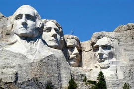 Bí mật ngọn núi nổi tiếng nhất nước Mỹ tạc tượng 4 Tổng thống