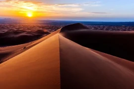 Giải mã bí ẩn cồn cát sao ở sa mạc Sahara