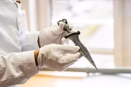 Bất ngờ tuổi đời loạt vũ khí cổ xưa vừa được tìm thấy