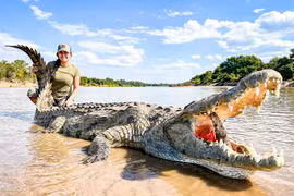 Tại sao 12.000 cá sấu sông Nile sinh sống trong hồ giữa sa mạc?