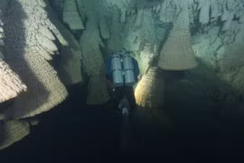 Thám hiểm thạch nhũ mang hình “chuông tử thần” ở Mexico