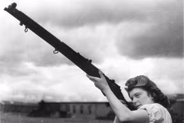 Bộ ảnh độc dàn mỹ nhân “chiếm” mặt trận trong Thế chiến 2