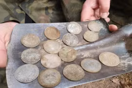 Khai quật kho báu tiền cổ quý giá, hé lộ cuộc chiến 30 năm