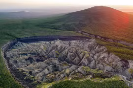 Vì sao “cổng vào thế giới ngầm” ở Siberia ngày càng lớn dần? 