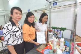 Khai sinh cho bé 4 tháng bị bố đánh gãy chân: Mang họ mẹ, tên cha để trống