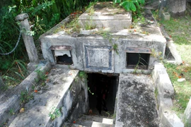 Xuống hầm mộ bí ẩn, rùng mình thấy quan tài "đi lại" tứ tung 