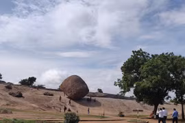 Những khối đá bí ẩn nhất hành tinh: Có khối 1.000 năm không đổ 