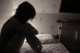 Đòi quan hệ với vợ không được, hiếp dâm luôn con gái ruột 10 tuổi 