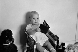 Tận mắt dung mạo thuở nhỏ của các thành viên hoàng gia Anh, Pháp