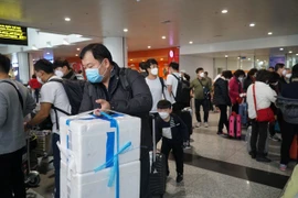 Nhóm khách Trung Quốc 'cố thủ' ở Nội Bài, không lên máy bay về nước