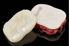 Ngắm loạt cổ vật quý của Nam Phương hoàng hậu được bán đấu giá