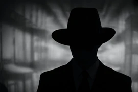 Điệp viên nào cung cấp cho Liên Xô tin vũ khí của Đức quốc xã? 