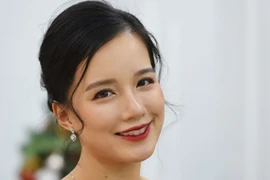 MC Minh Trang VTV khoe mặt mộc, móng tay thâm đen