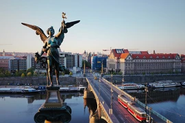 Độc đáo những bức tượng trên nóc tòa nhà ở Cộng hòa Czech