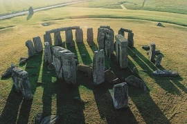 Ai bỏ tiền mua bãi đá cổ Stonehenge và tặng cho nước Anh?