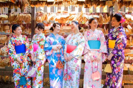 Vì sao phụ nữ Nhật Bản thắt chiếc “gối” sau lưng khi mặc kimono? 