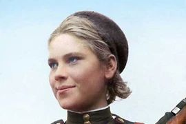 Nữ xạ thủ đầu tiên nào của Liên Xô được trao Huân chương Vinh quang? 