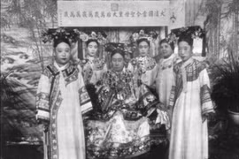 Ảnh độc: Bất ngờ nhan sắc phi tần, cách cách cuối thời nhà Thanh