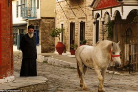 'Vương quốc' chỉ dành cho đàn ông có thật ở Hy Lạp 