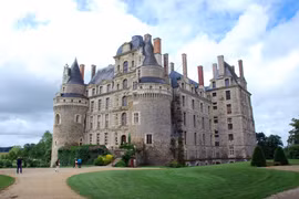 Ám ảnh tiếng khóc bi thương của “hồn ma ngoại tình" trong lâu đài Pháp