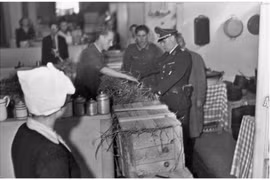 Tù nhân Do Thái bị Đức quốc xã lấy sạch tài sản thế nào?