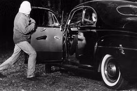 'Sát nhân bóng ma' khét tiếng chuyên rình rập các cặp đôi