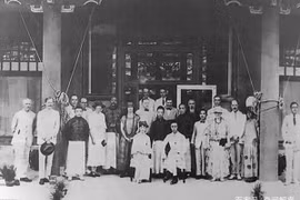 Nhà Thanh sụp đổ, 20.000 con cháu hoàng tộc bất ngờ làm chuyện gì? 