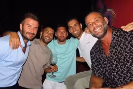 Vợ chồng Messi ăn mừng cùng David Beckham...