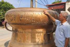 Ngắm trống đồng Ngọc Lũ nặng gần 4 tấn, lớn nhất Việt Nam