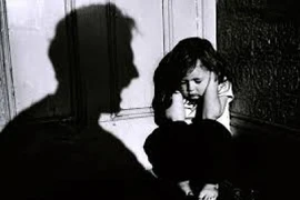 Bé gái 6 tuổi ở Hà Nội tử vong nghi có dấu hiệu bị bạo hành