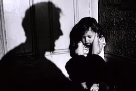 Bé gái 6 tuổi ở Hà Nội tử vong nghi có dấu hiệu bị bạo hành