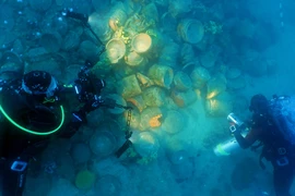 Phát hiện xác tàu đắm 1.500 tuổi chở đầy gốm sứ