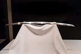 Kinh ngạc quy trình tạo ra những thanh bảo kiếm huyền thoại 