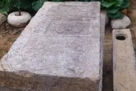 Nông dân bất ngờ đụng trúng kho báu vô song ở Trung Quốc