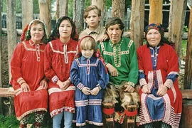 Độc lạ bộ tộc đổi vợ cho nhau để thay đổi vận mệnh