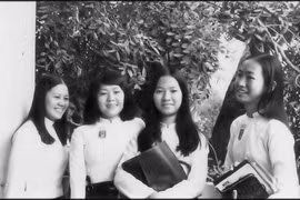 Xúc động ngắm loạt ảnh xưa vô giá về lễ khai giảng ở Việt Nam 