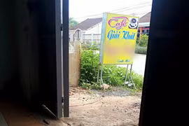 Xuất ngoại 'bán hoa', cô gái chạy trốn tình yêu nơi xứ người