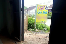 Xuất ngoại 'bán hoa', cô gái chạy trốn tình yêu nơi xứ người